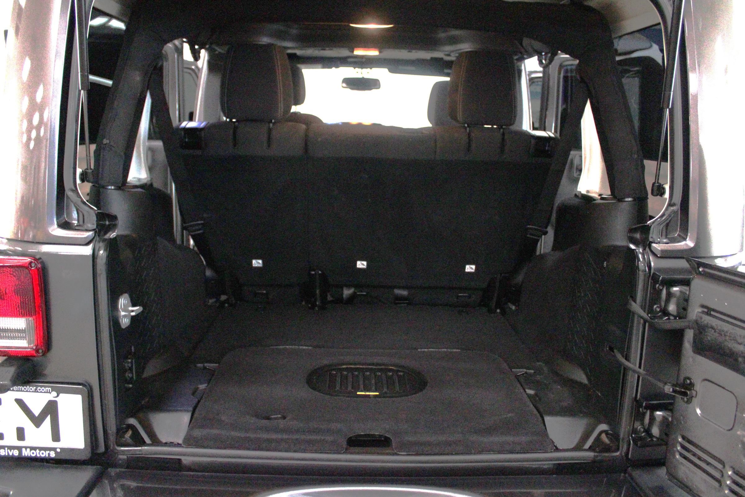 Used 2017 Jeep Wrangler Unlimited Sahara image 9