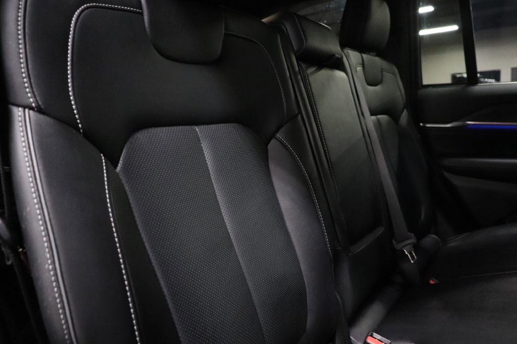 Used 2024 Jeep Grand Cherokee Overland w/ Advanced Protech Group III image 25