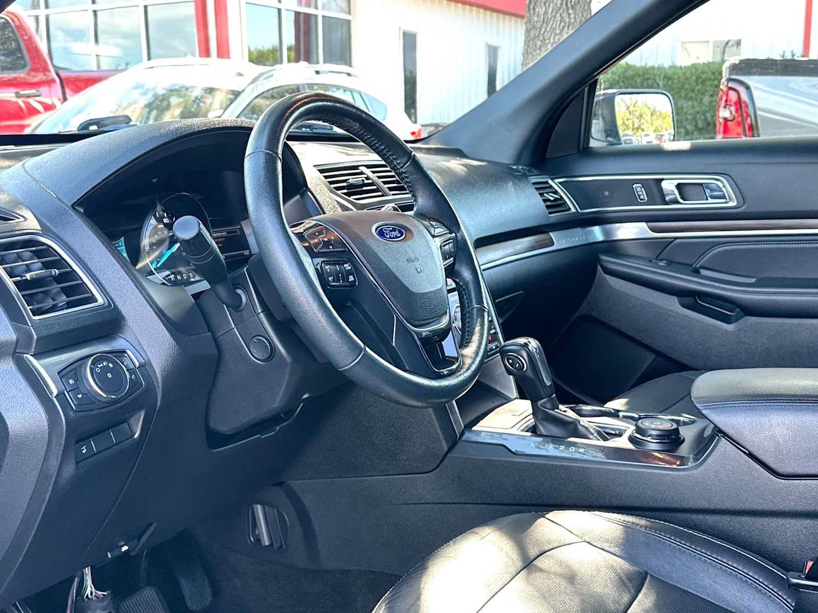 Used 2018 Ford Explorer Limited w/ Ford Safe & Smart Package AWD/4WD image 18