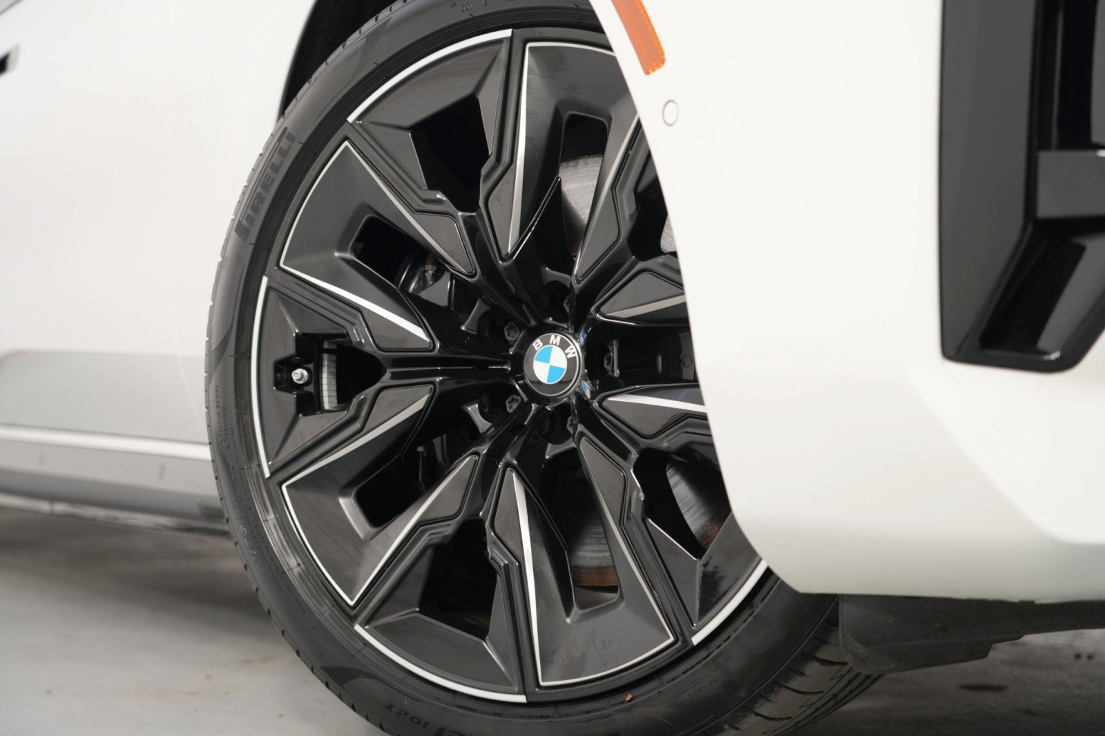 Used 2023 BMW i7 xDrive60 w/ Executive Package 2 image 68