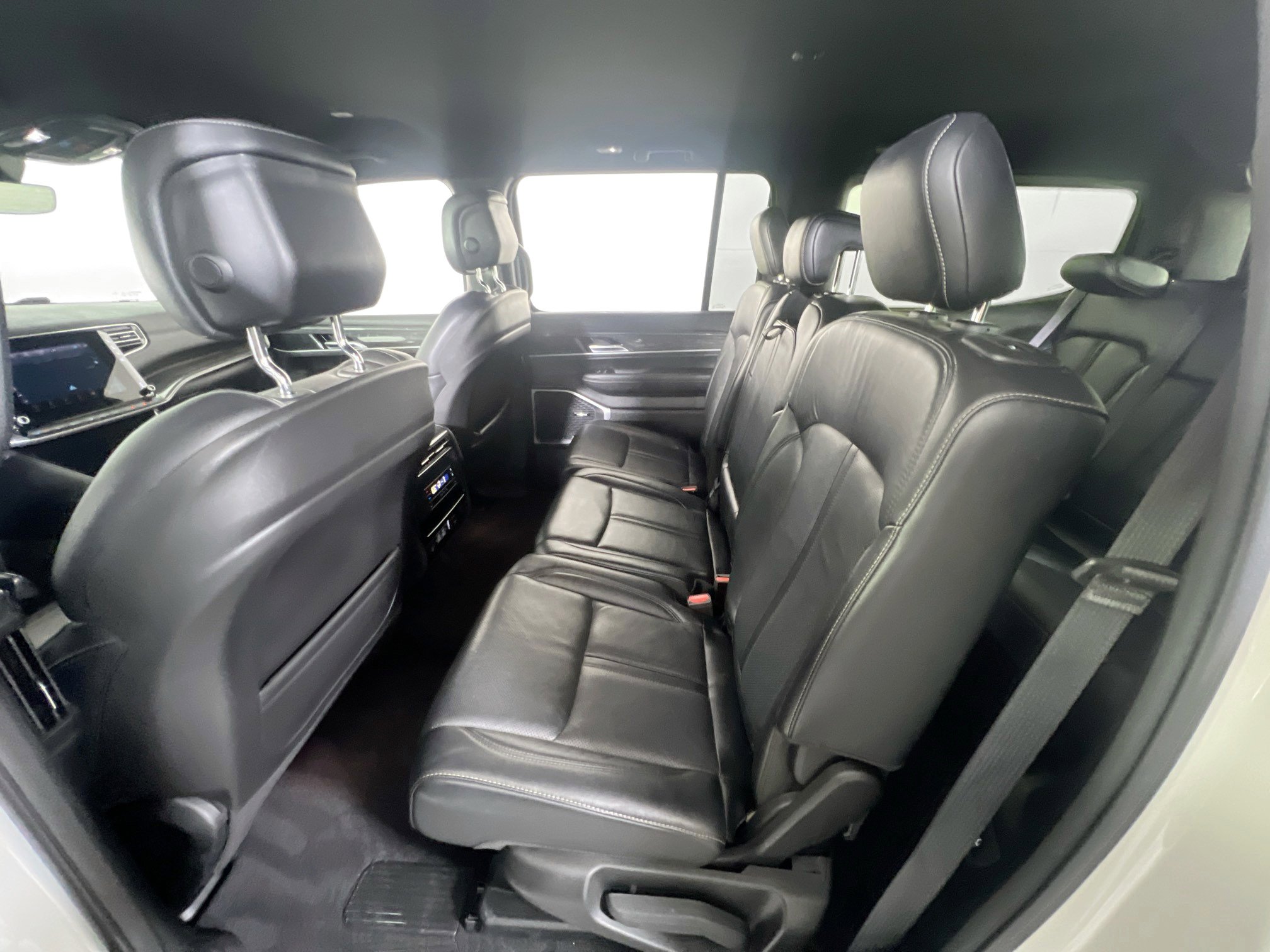 Used 2022 Jeep Wagoneer Series III AWD/4WD image 24