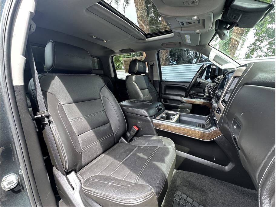 Used 2018 GMC Sierra 2500 Denali w/ Duramax Plus Package AWD/4WD image 16