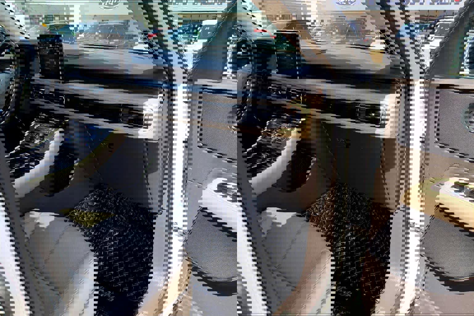 Used 2023 Lincoln Aviator Reserve w/ Equipment Group 201A image 19