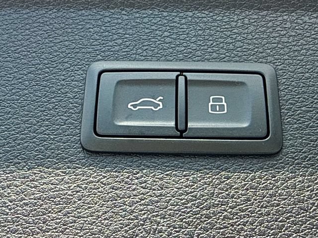 Used 2025 Audi Q5 e Premium AWD/4WD image 12