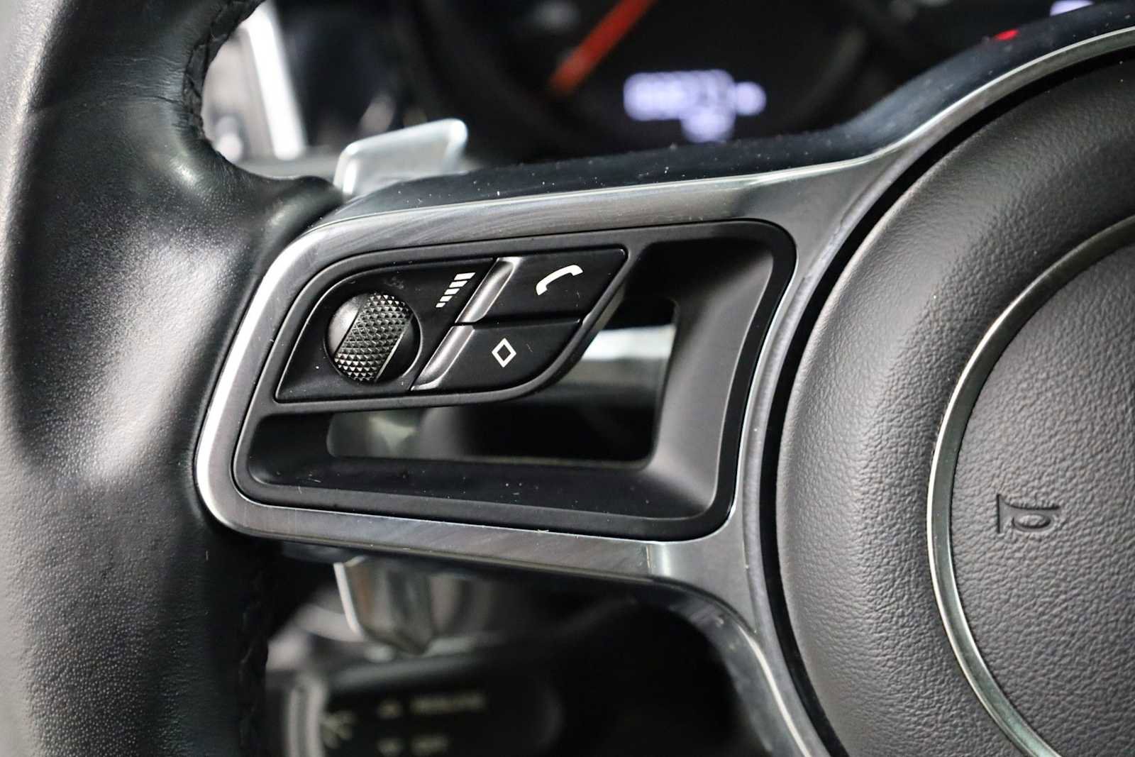 Used 2017 Porsche Macan image 27