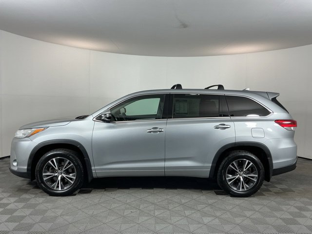 Used 2017 Toyota Highlander Plus AWD/4WD image 8