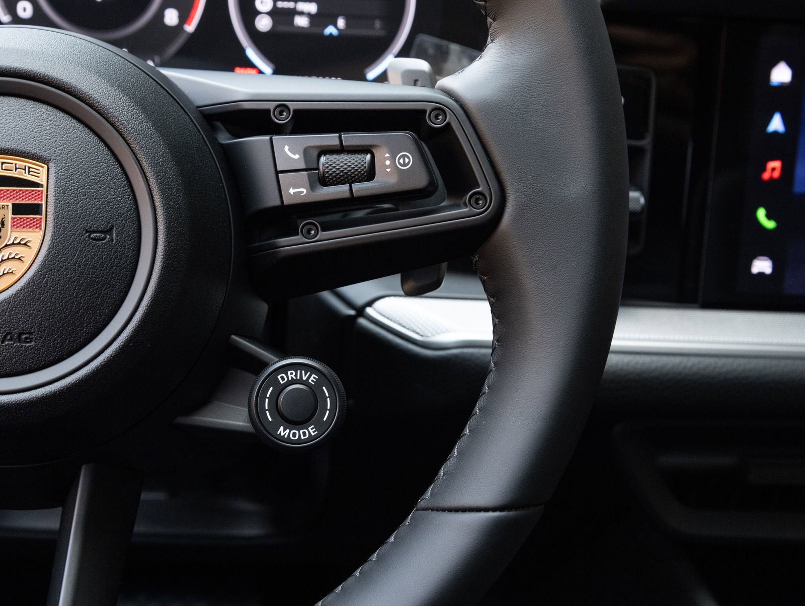 New 2026 Porsche Cayenne Coupe AWD/4WD image 16