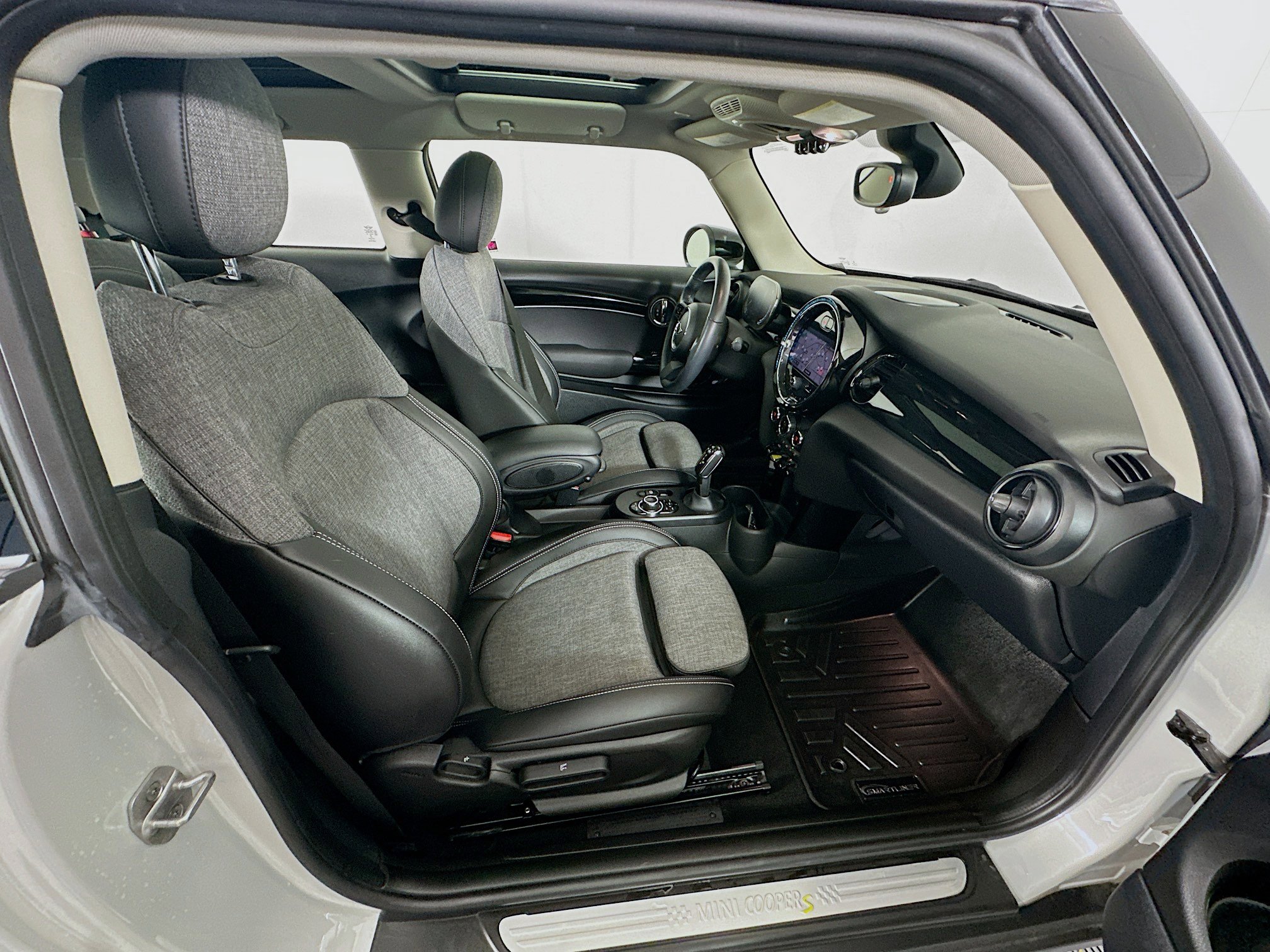 Used 2022 MINI Cooper SE image 29