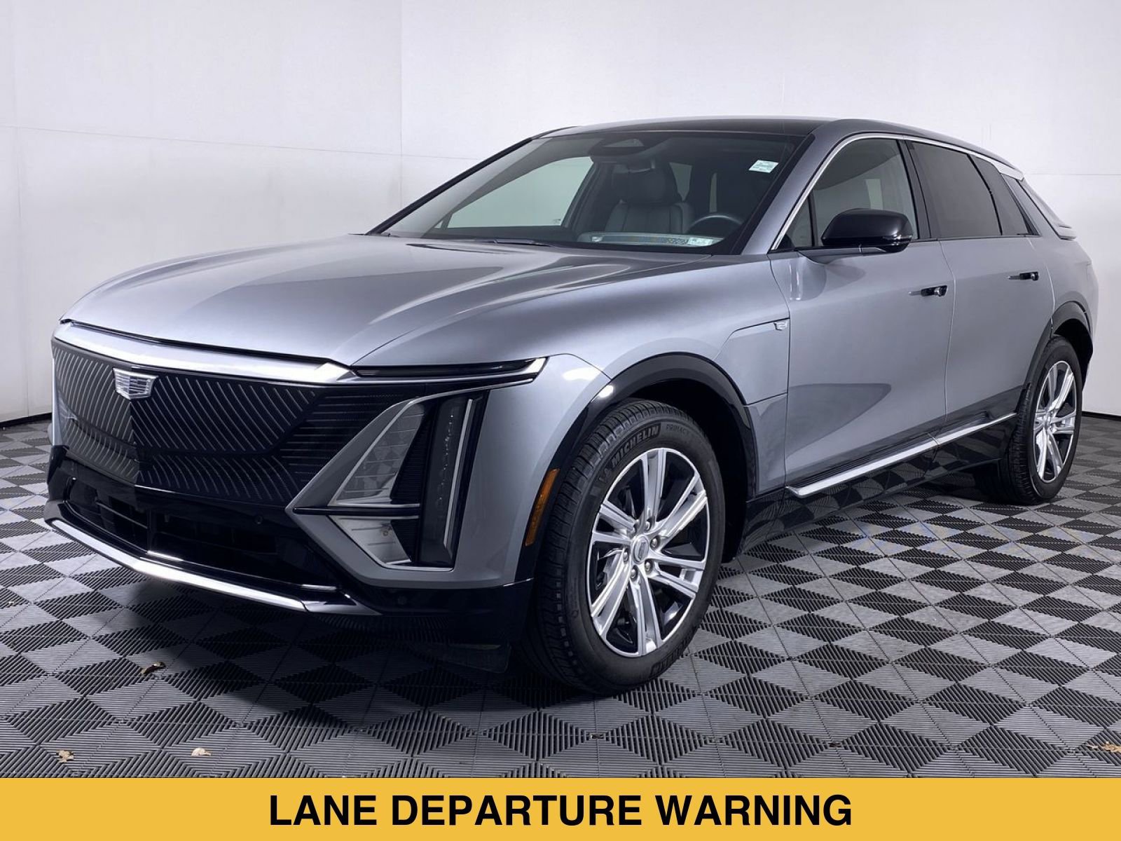 Certified 2024 Cadillac Lyriq Tech AWD/4WD image 17