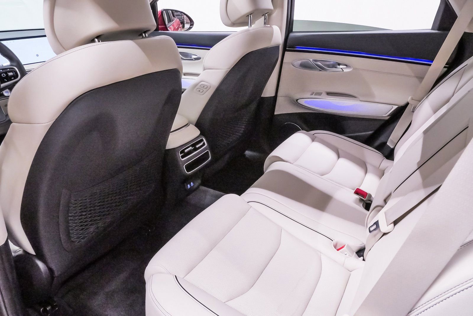 Certified 2026 Genesis GV70 2.5T Advanced image 11