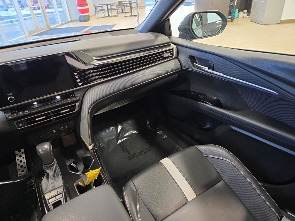 Used 2025 Toyota Camry SE image 18