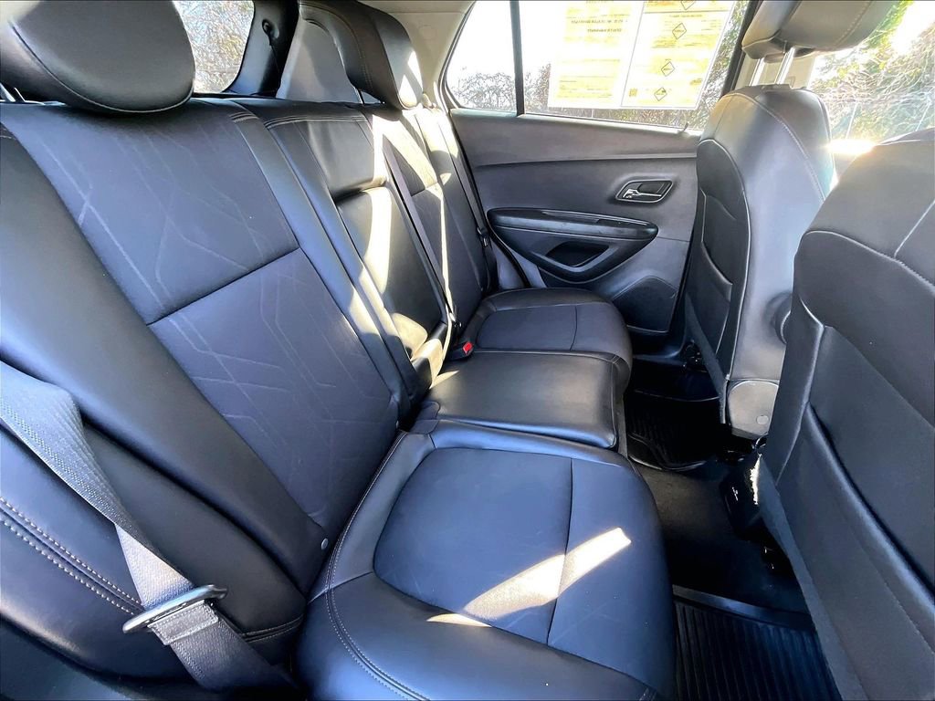 Certified 2022 Chevrolet Trax LT w/ LT Convenience Package image 11