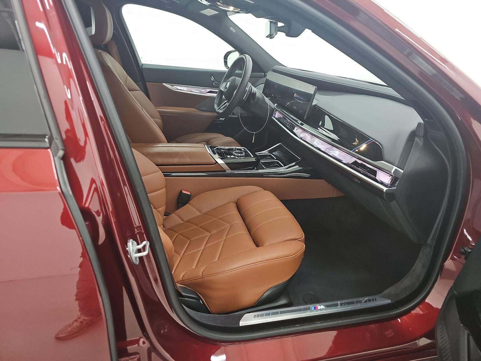 Used 2025 BMW 740i image 9