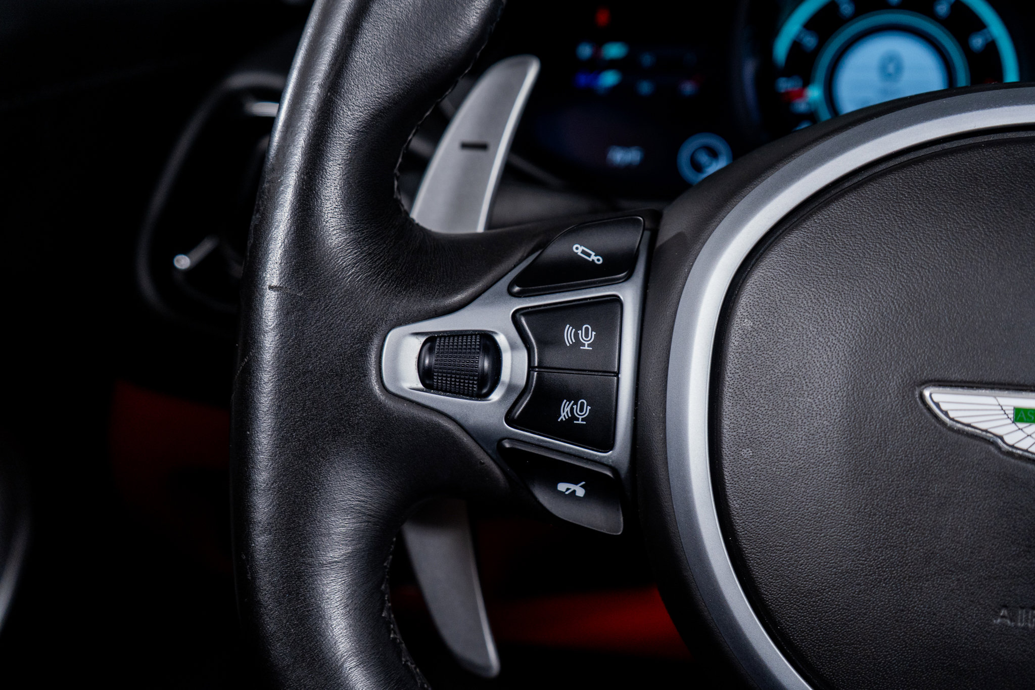 Used 2021 Aston Martin V8 Vantage Roadster image 42