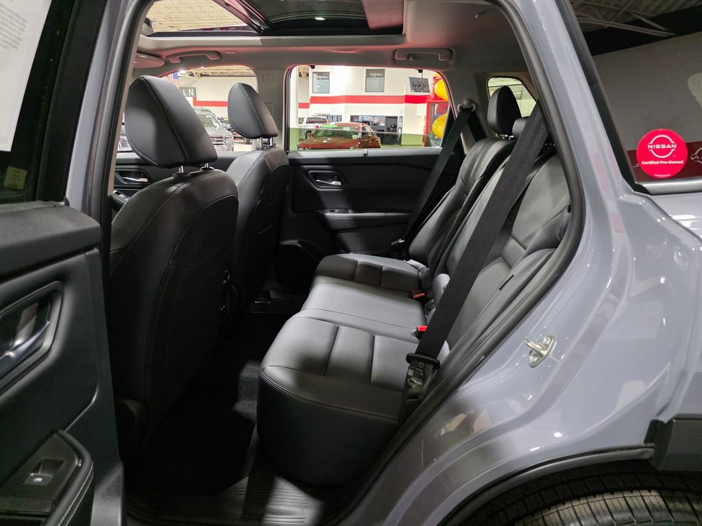 Used 2025 Nissan Rogue SL w/ SL Premium Package image 21