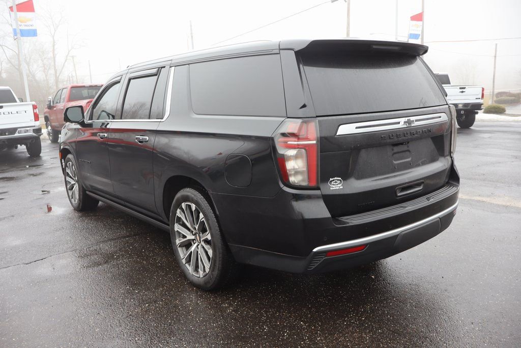 Used 2023 Chevrolet Suburban High Country image 3