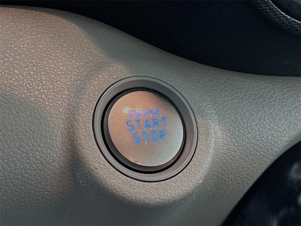 Used 2024 Hyundai Venue SEL image 26