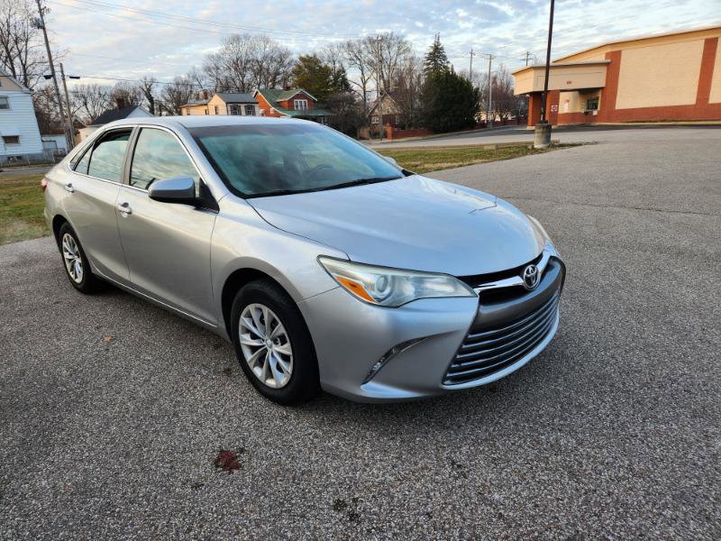 Used 2015 Toyota Camry LE image 4
