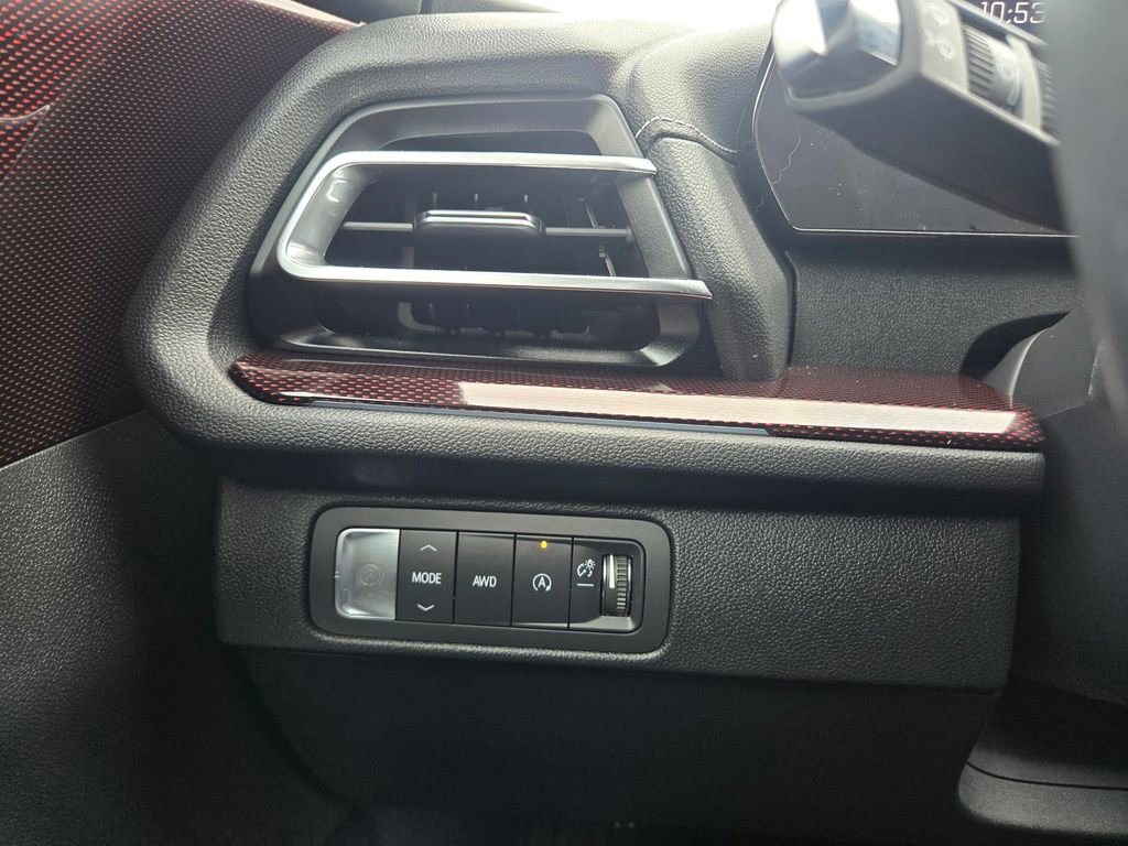 Used 2025 Chevrolet Traverse Z71 image 23