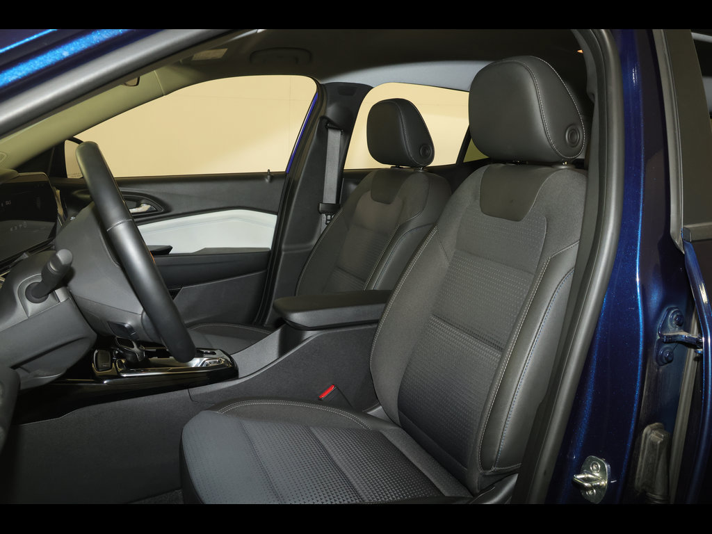 Certified 2024 Chevrolet Trax LT w/ Driver Confidence Package FWD image 15