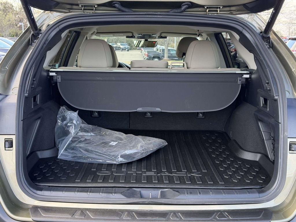 Used 2025 Subaru Outback Premium image 14