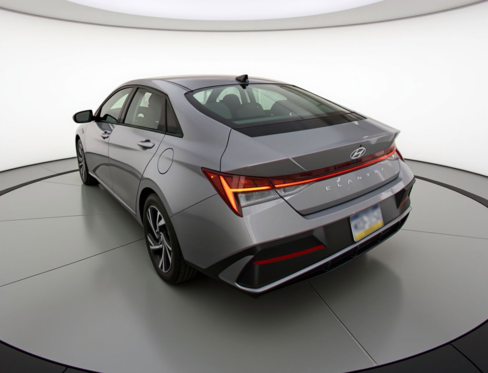 Used 2025 Hyundai Elantra SEL FWD image 6