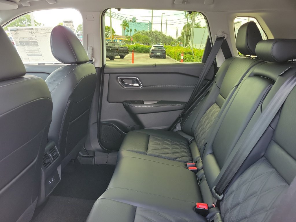 New 2026 Nissan Rogue Platinum AWD/4WD image 16