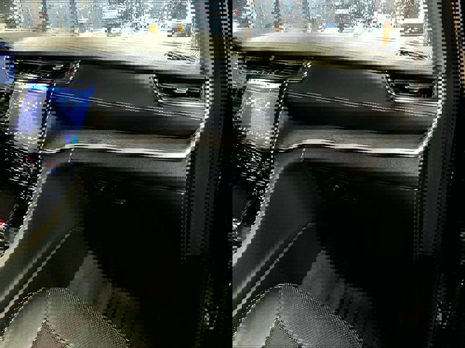 Used 2021 Jeep Grand Cherokee L Limited w/ Luxury Tech Group II AWD/4WD image 13