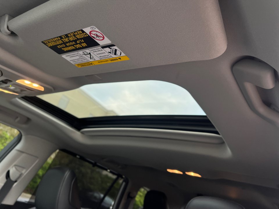 Used 2022 Toyota Highlander XLE AWD/4WD image 34