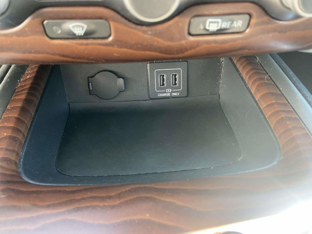 Used 2018 Nissan Pathfinder Platinum w/ Cargo Package FWD image 29
