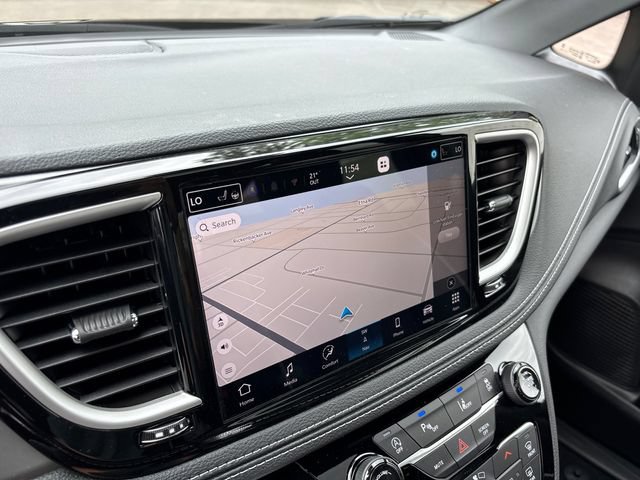 New 2027 Chrysler Pacifica Limited AWD/4WD image 24