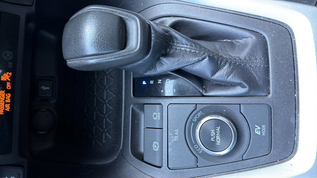 Used 2021 Toyota RAV4 LE image 20