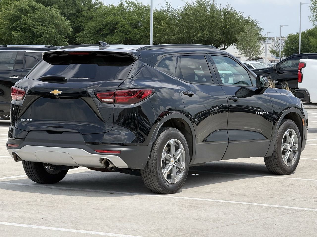 Used 2023 Chevrolet Blazer LT w/ Convenience Package FWD image 4