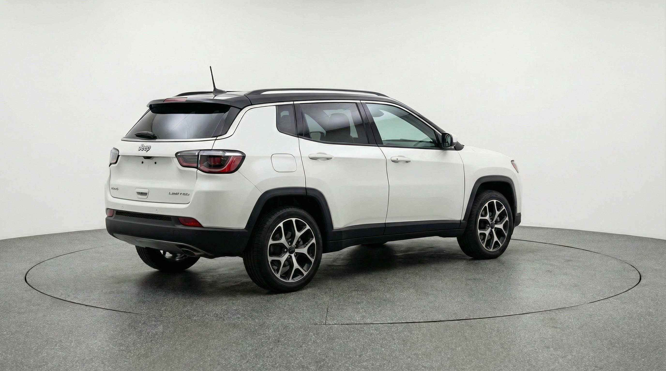Used 2025 Jeep Compass Limited AWD/4WD image 9