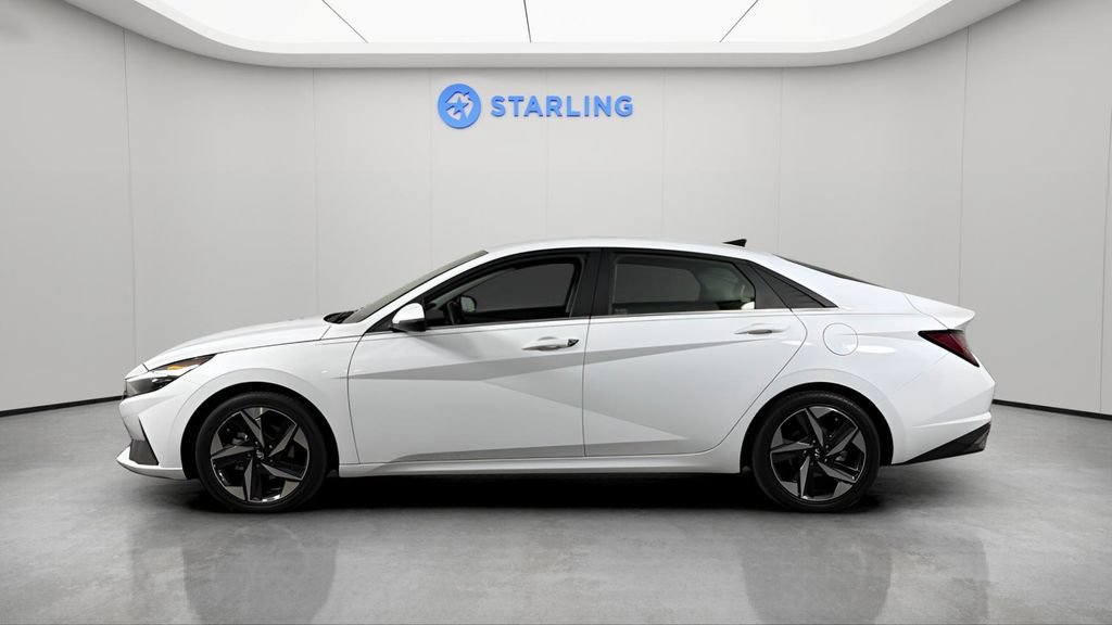 Used 2022 Hyundai Elantra Limited w/ Cargo Package FWD image 4