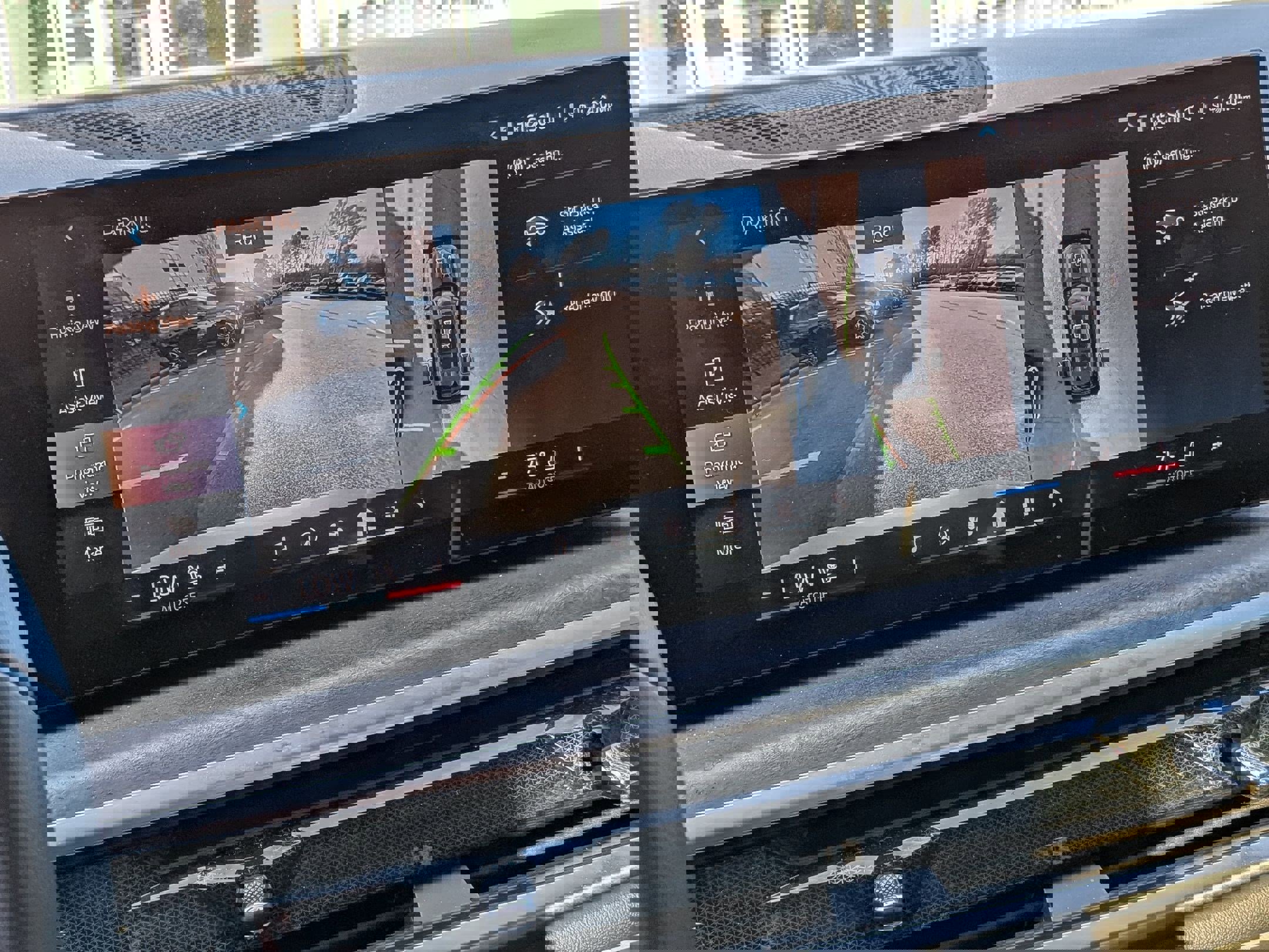 Used 2025 BMW X7 xDrive40i w/ Premium Package image 22