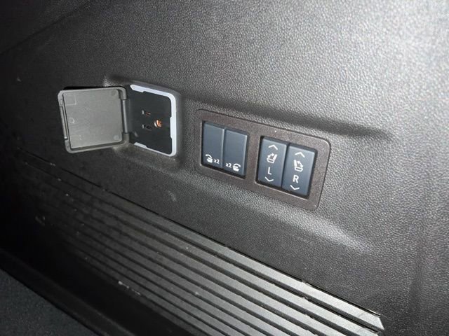 Used 2025 GMC Yukon XL AT4 Ultimate image 64