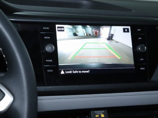 Used 2022 Volkswagen Taos SEL image 32