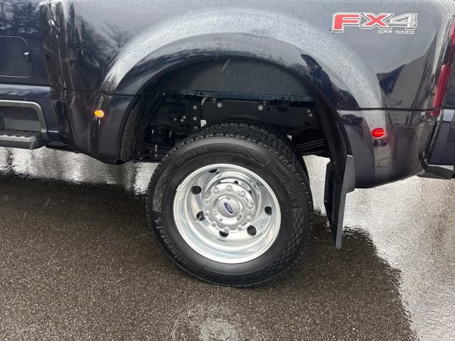 Used 2024 Ford F450 Platinum w/ FX4 Off-Road Package image 38