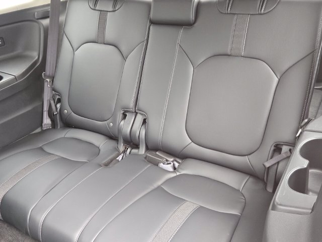Used 2025 Honda Pilot Touring image 14