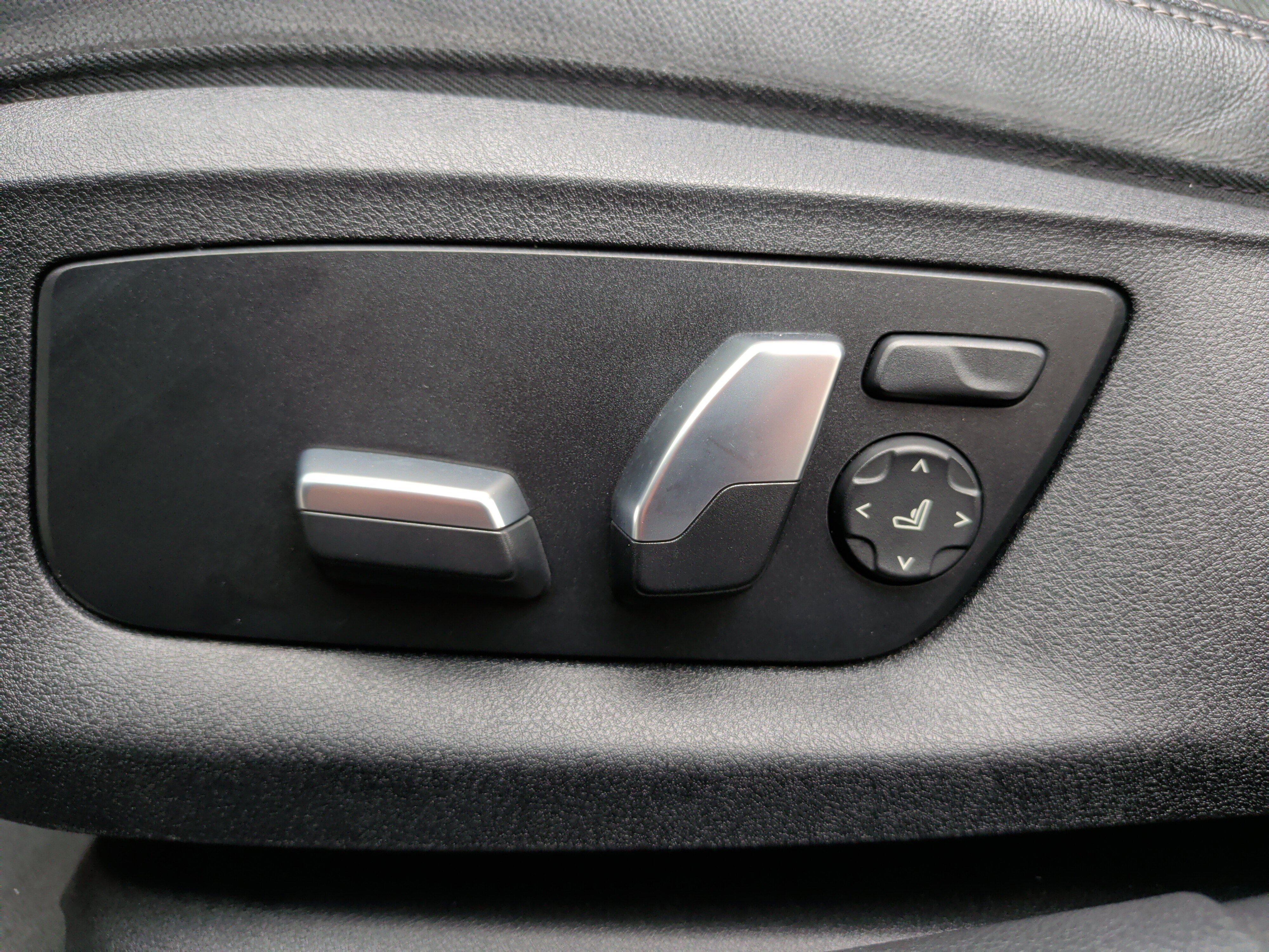 Certified 2023 BMW 530e w/ Premium Package RWD image 27