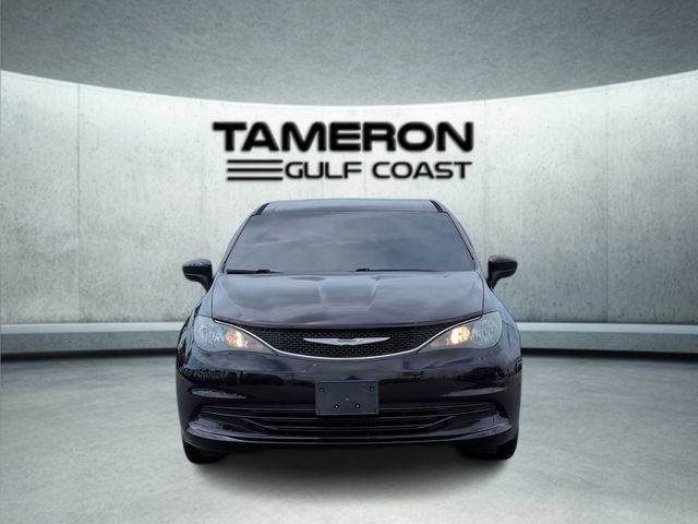 Used 2017 Chrysler Pacifica Touring w/ Tire & Wheel Group FWD image 10