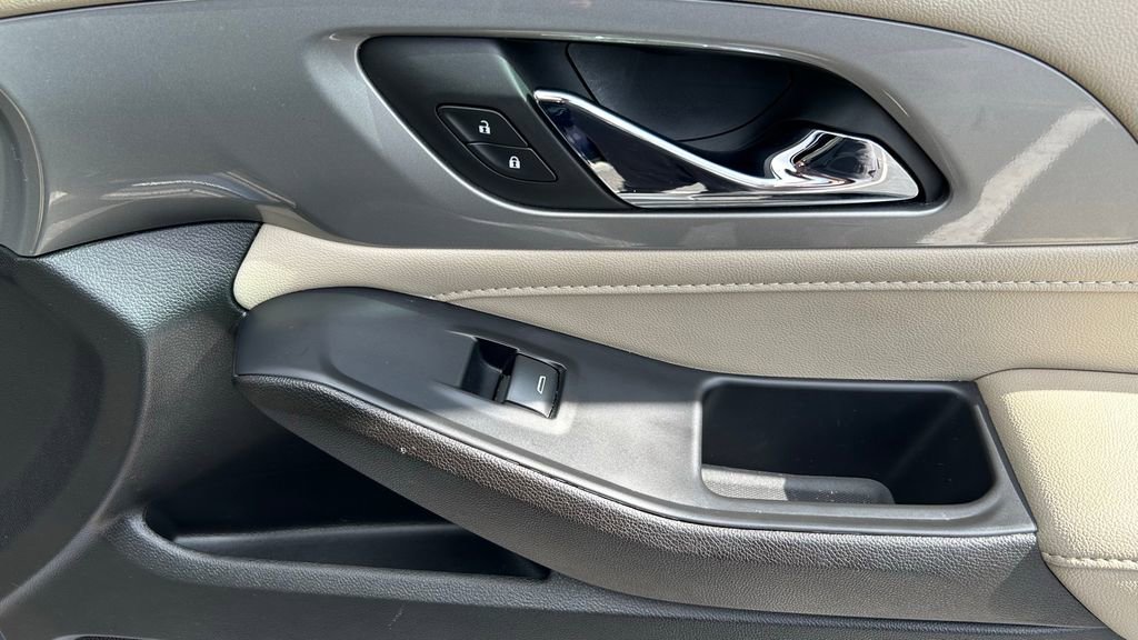 Used 2022 Chevrolet Traverse LS image 10