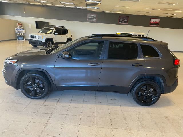 Used 2018 Jeep Cherokee Latitude w/ Altitude Package image 9