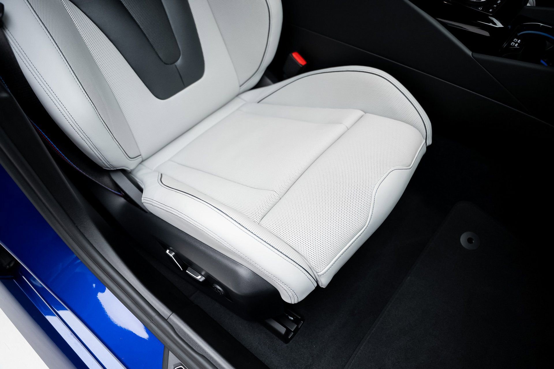 Used 2025 BMW M5 w/ Carbon Package image 67