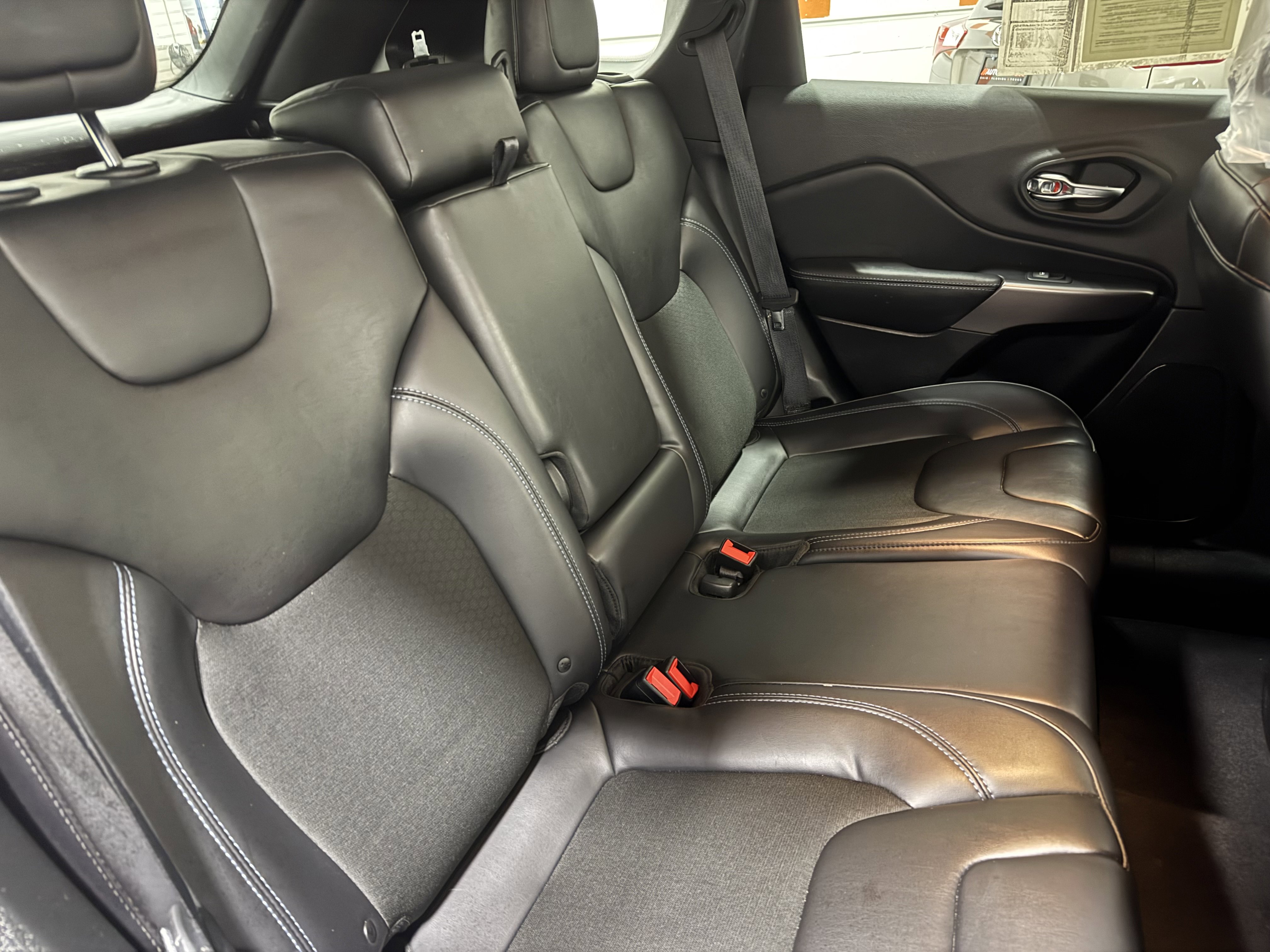 Used 2019 Jeep Cherokee Latitude Plus w/ Cold Weather Group image 19