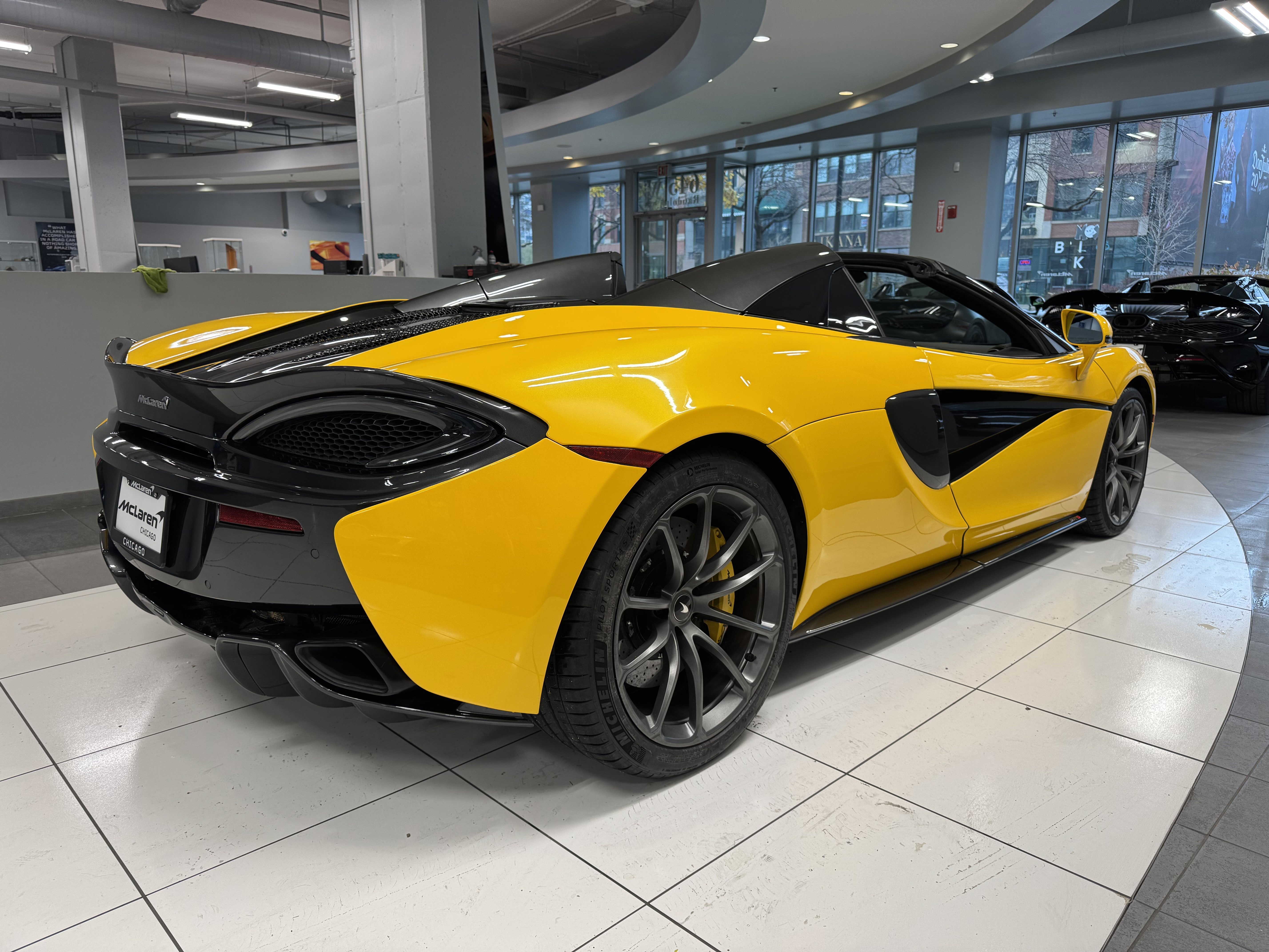 Used 2020 McLaren 570S Spider image 7