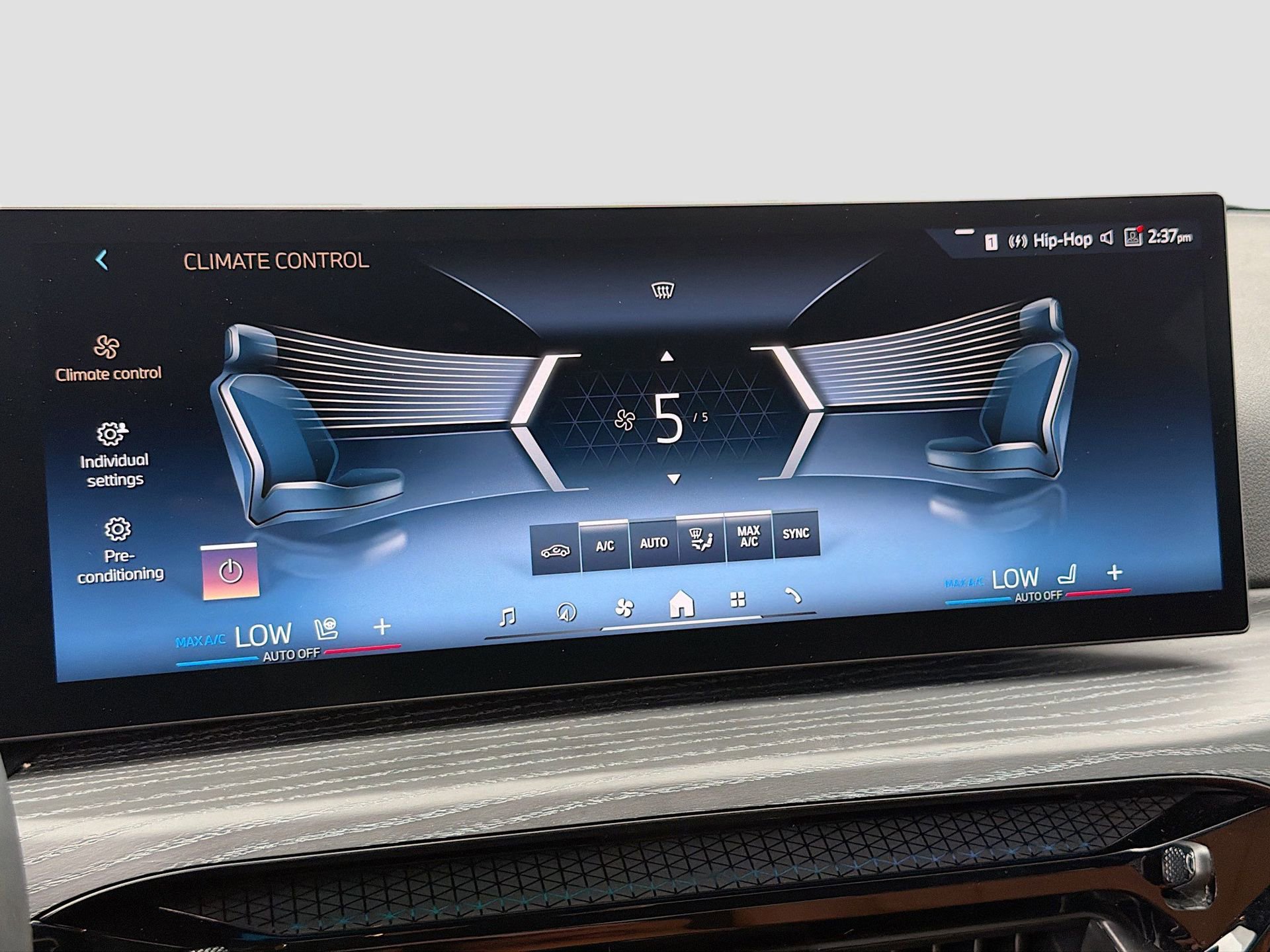 New 2025 BMW 330i xDrive Sedan w/ Convenience Package image 33