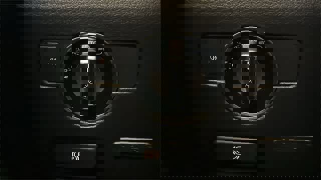 Used 2015 Mercedes-Benz SLK 250 image 15