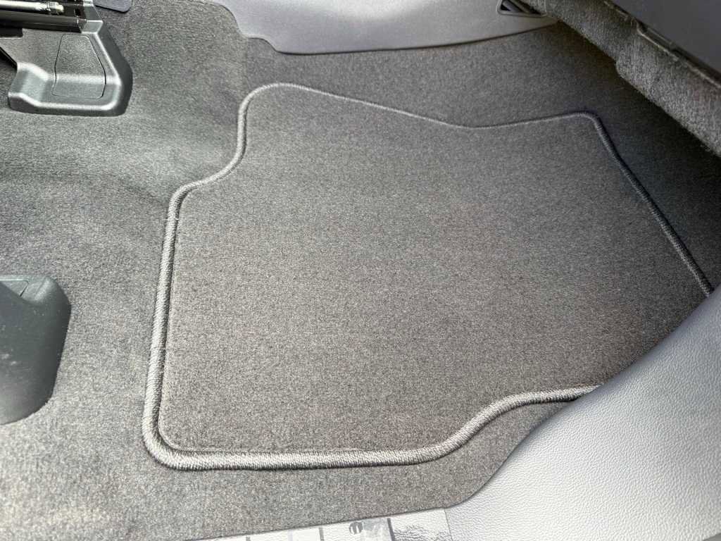 New 2026 Ford F250 Lariat w/ Black Appearance Package image 10